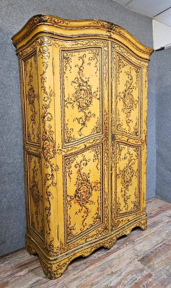 Curved wardrobe painted with floral decoration - late 19th century - Venetian style/XV