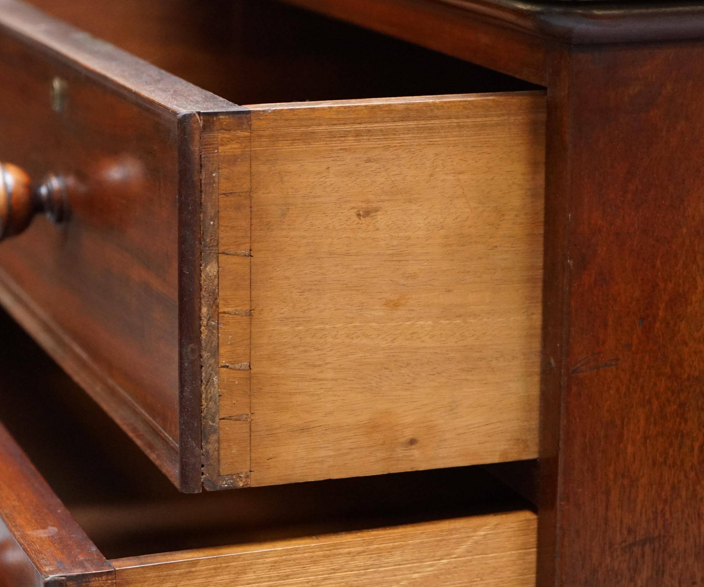 Commode circa 1760 Thomas Wilson in hardwood.