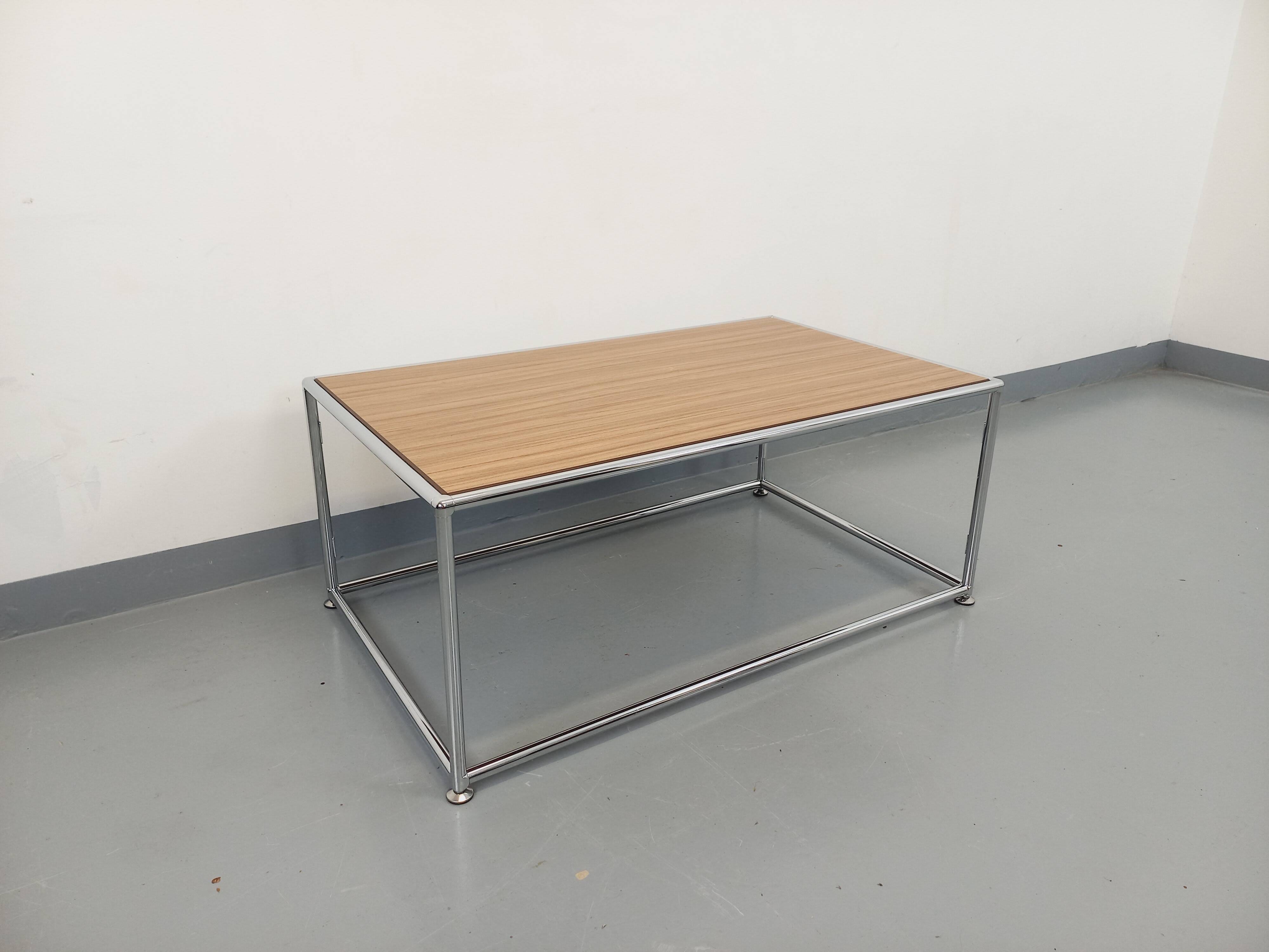 Table basse vintage style USM en mélaminé et métal chromé