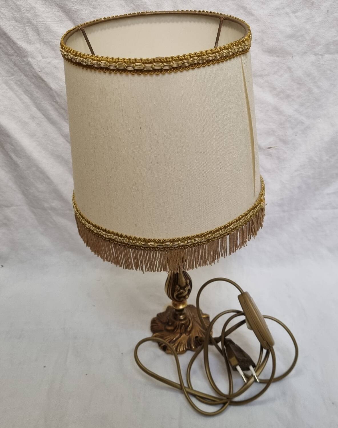 Louis XVI bronze lamp