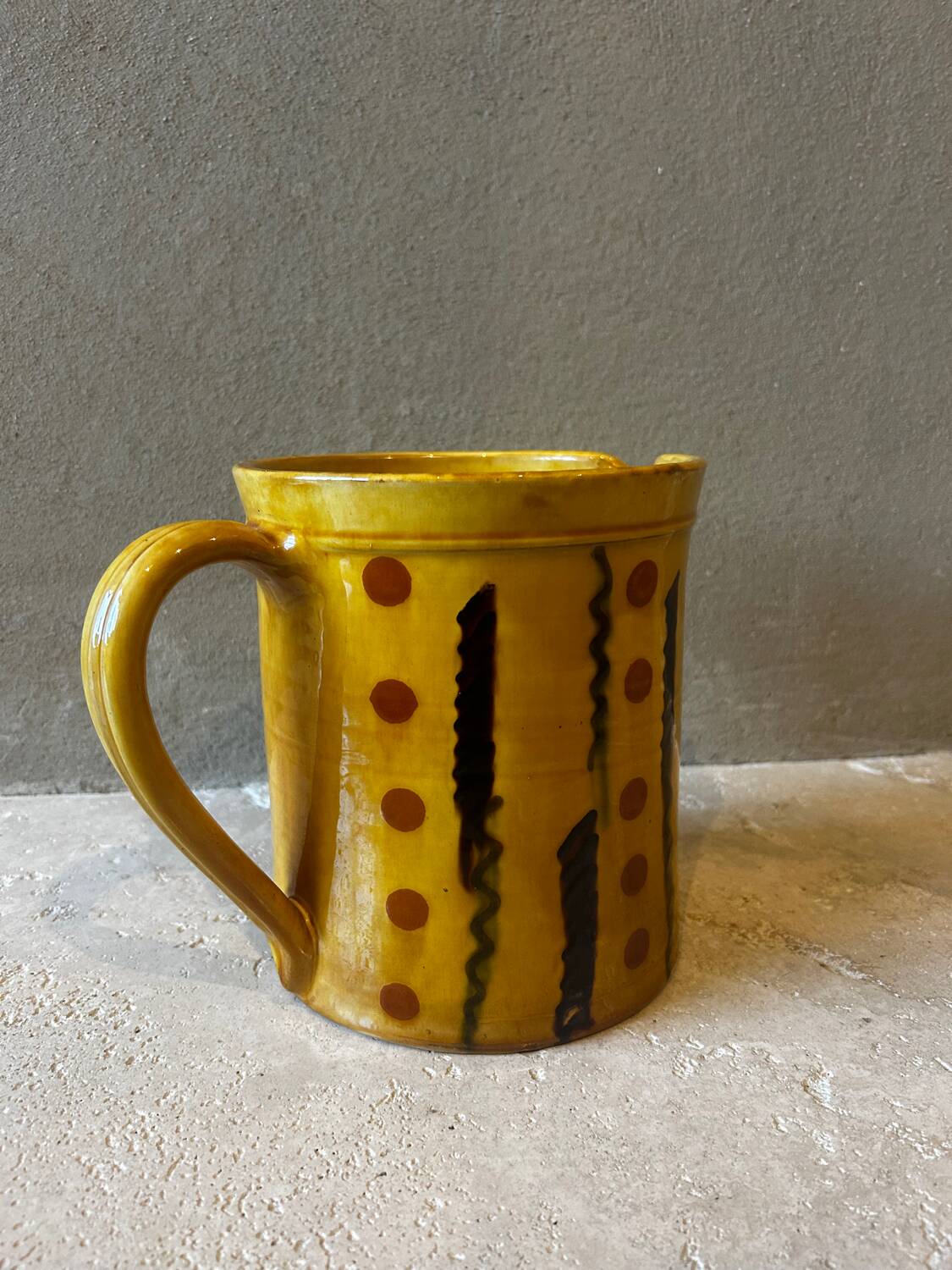 Clay jug from Cliousclat