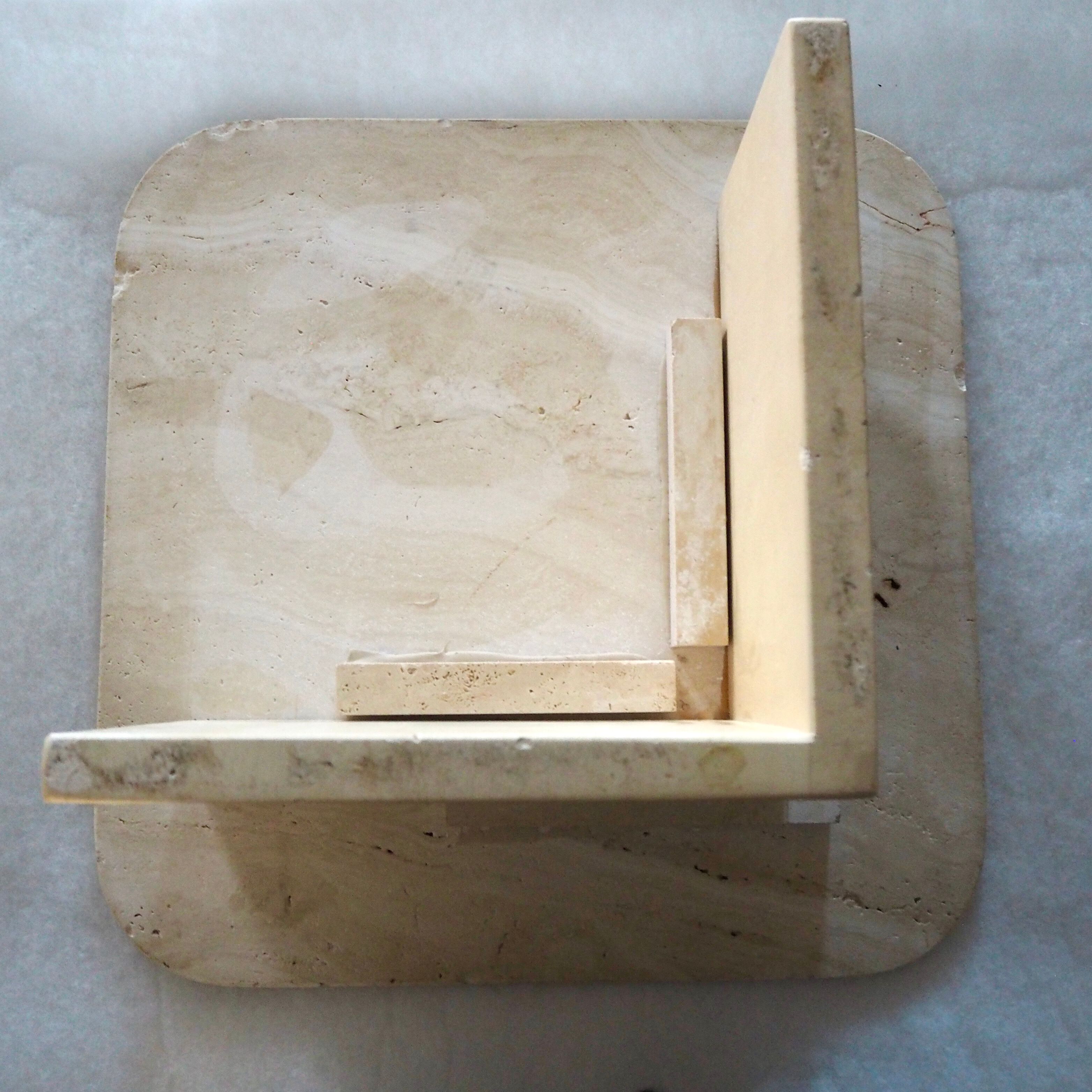 Table d'appoint en travertin