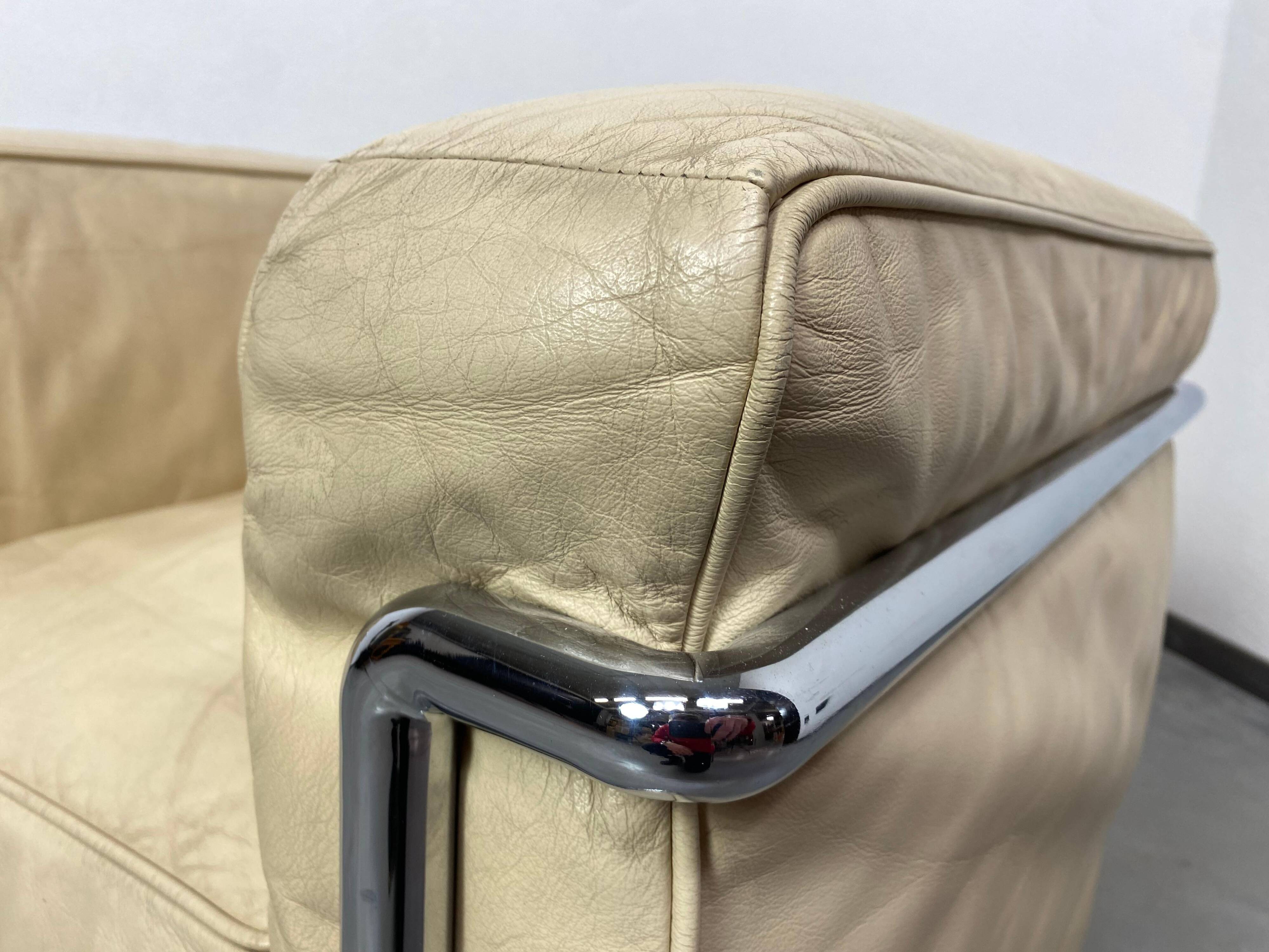 Fauteuils clubs en cuir blanc LC2 par Le Corbusier pour Cassina