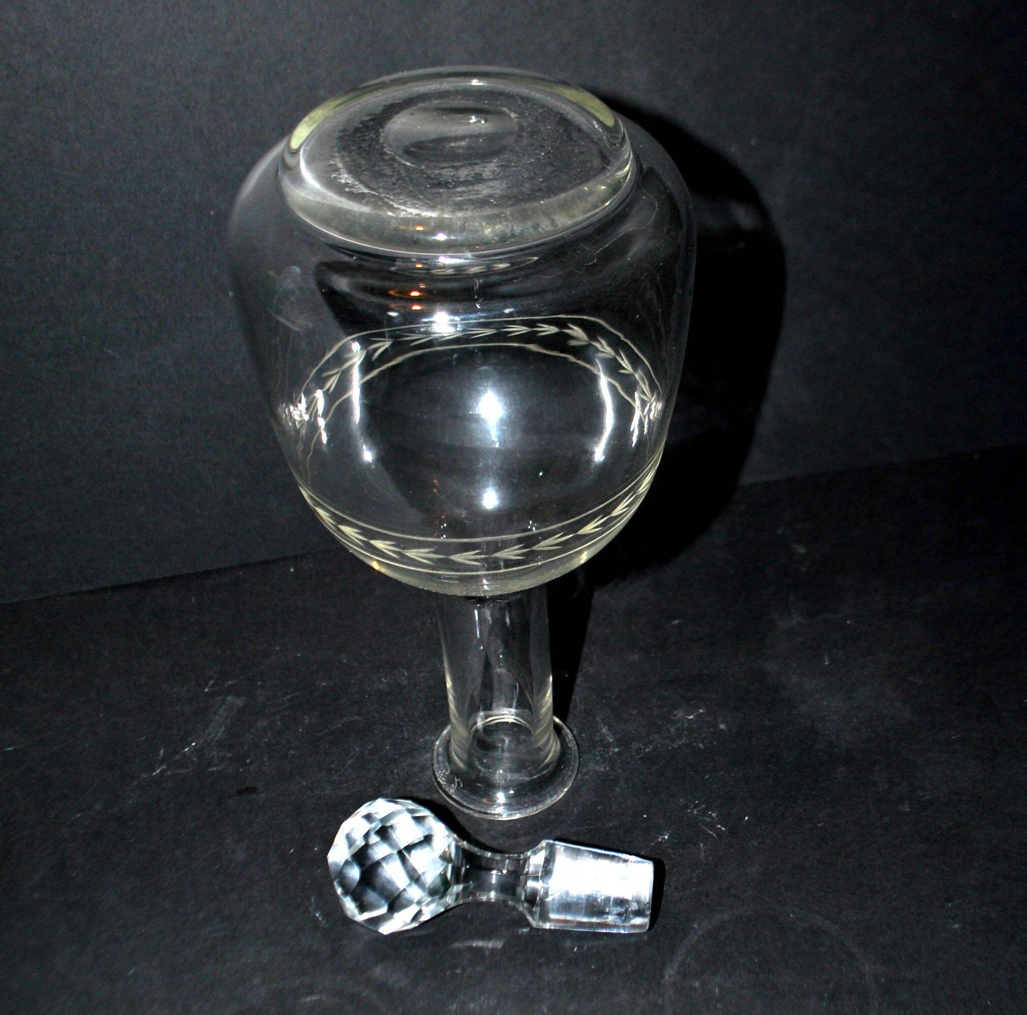 Carafe ancienne gravée frise de laurier 1900