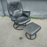 Fauteuil et repose pied cuir design scandinave