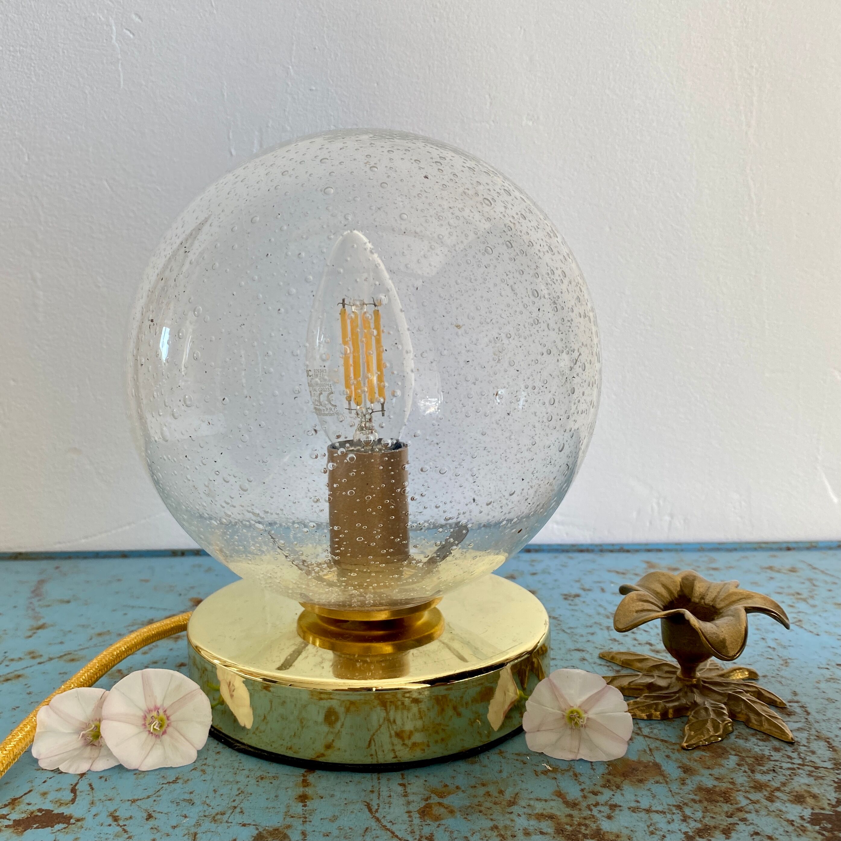 Vintage globe laying lamp in bulled glass