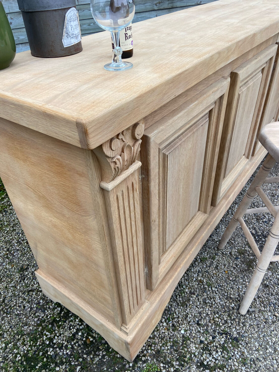 Bar / counter in raw wood