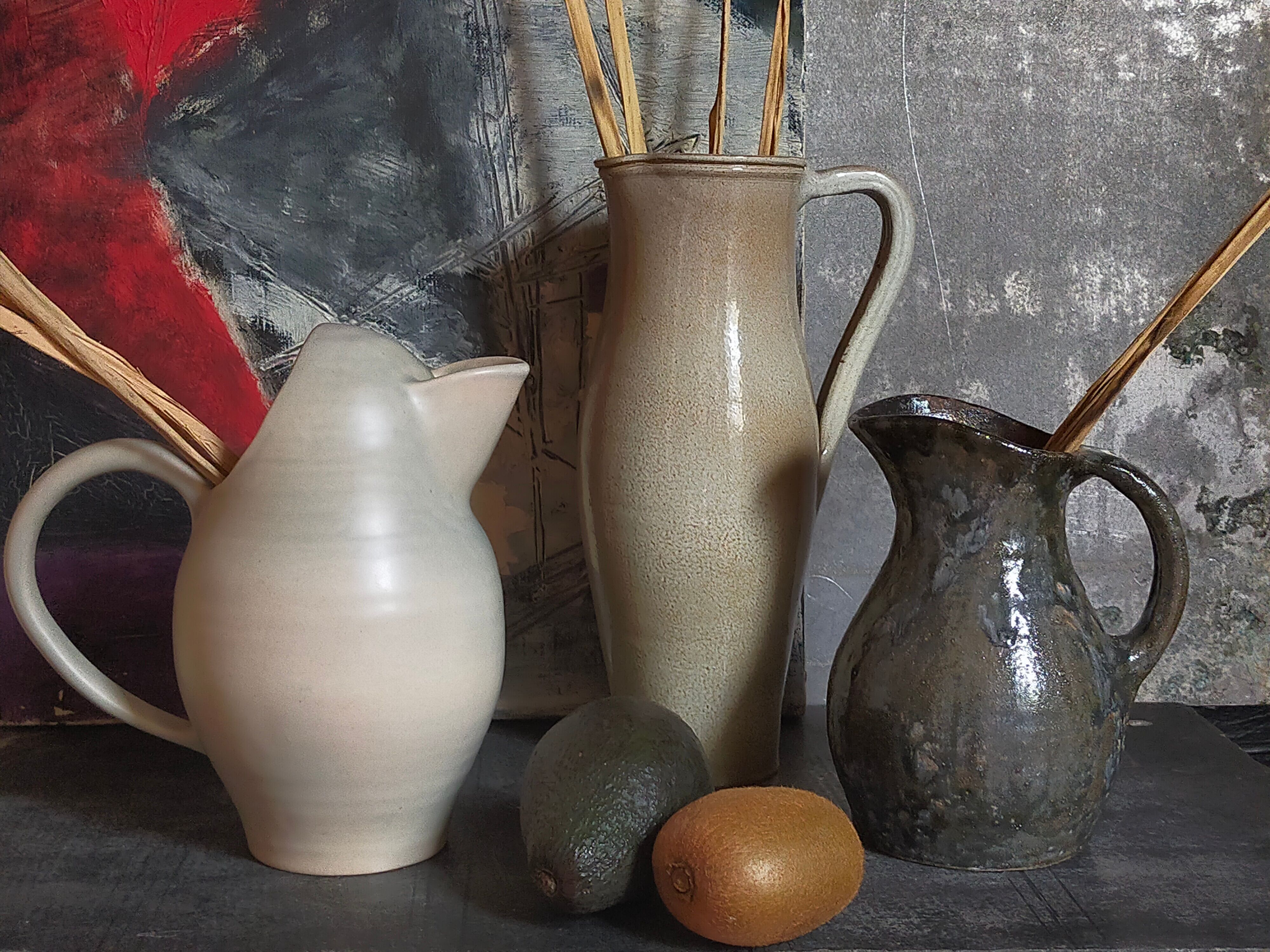 Potter's pitcher Art-popular in old enamelled earth