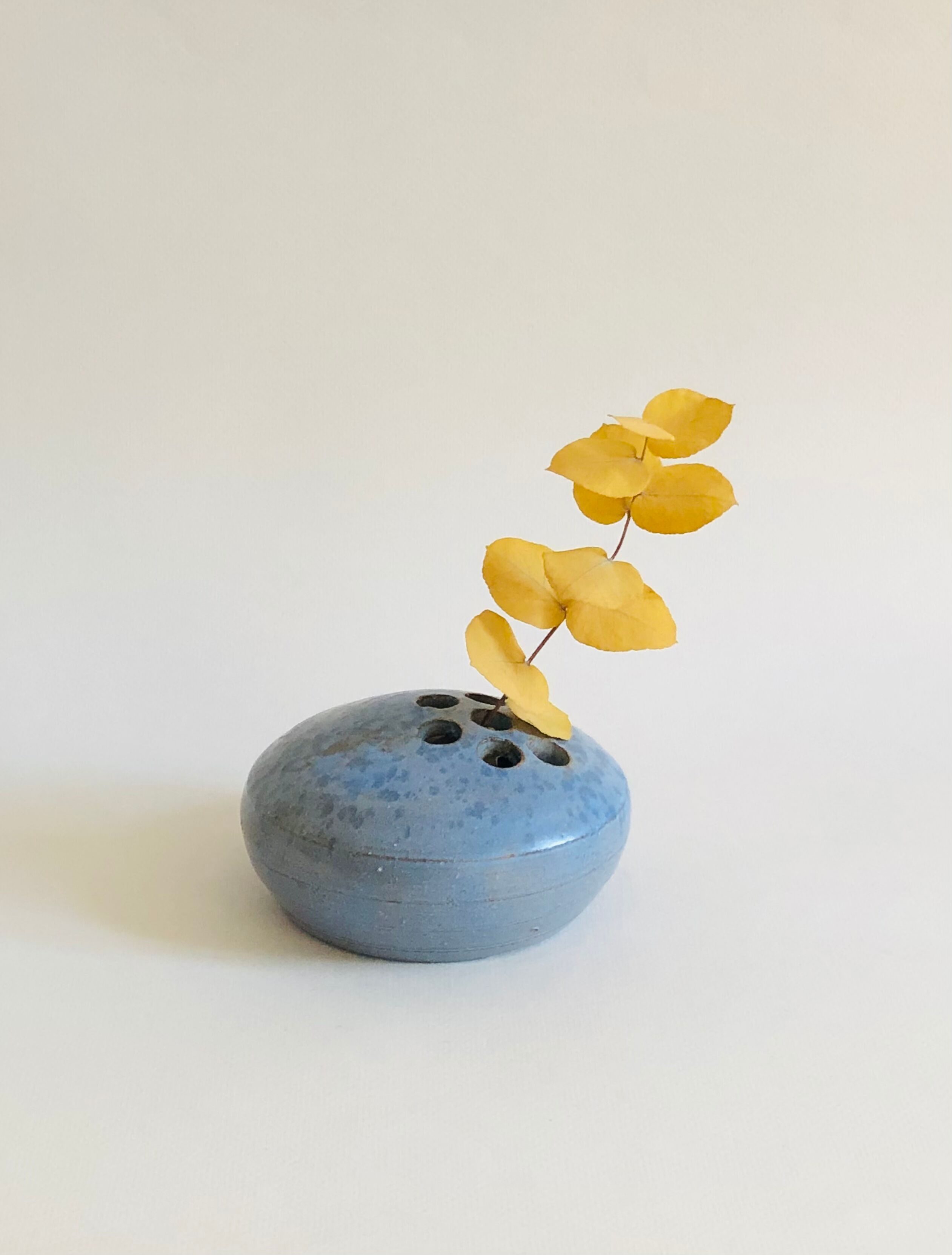 Vase pique-fleurs vintage en grès