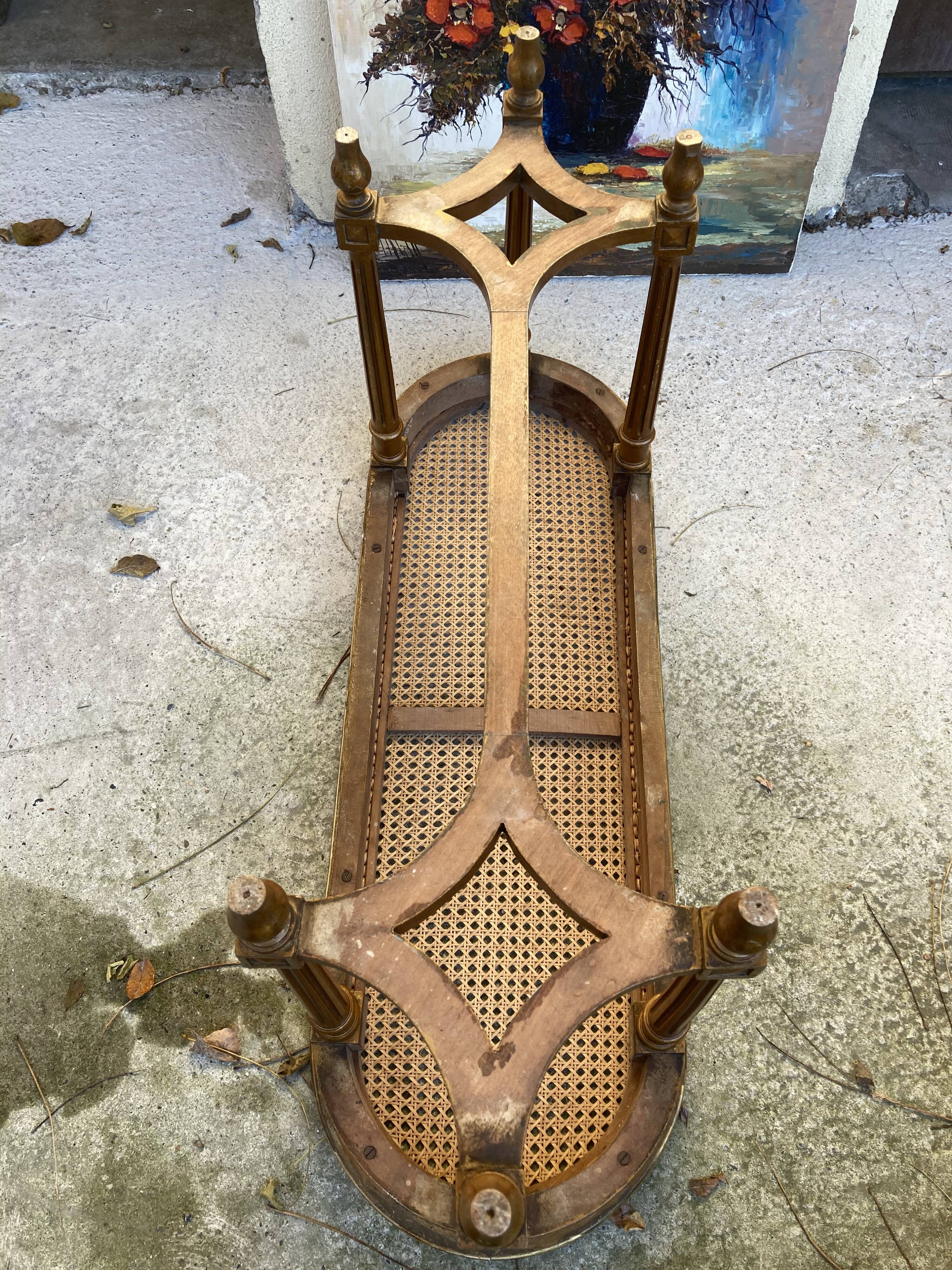 Very beautiful old bench for solid wooden piano with canning in excellent condition