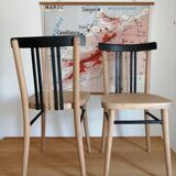 Chaises bistrot en bois clairt et noir