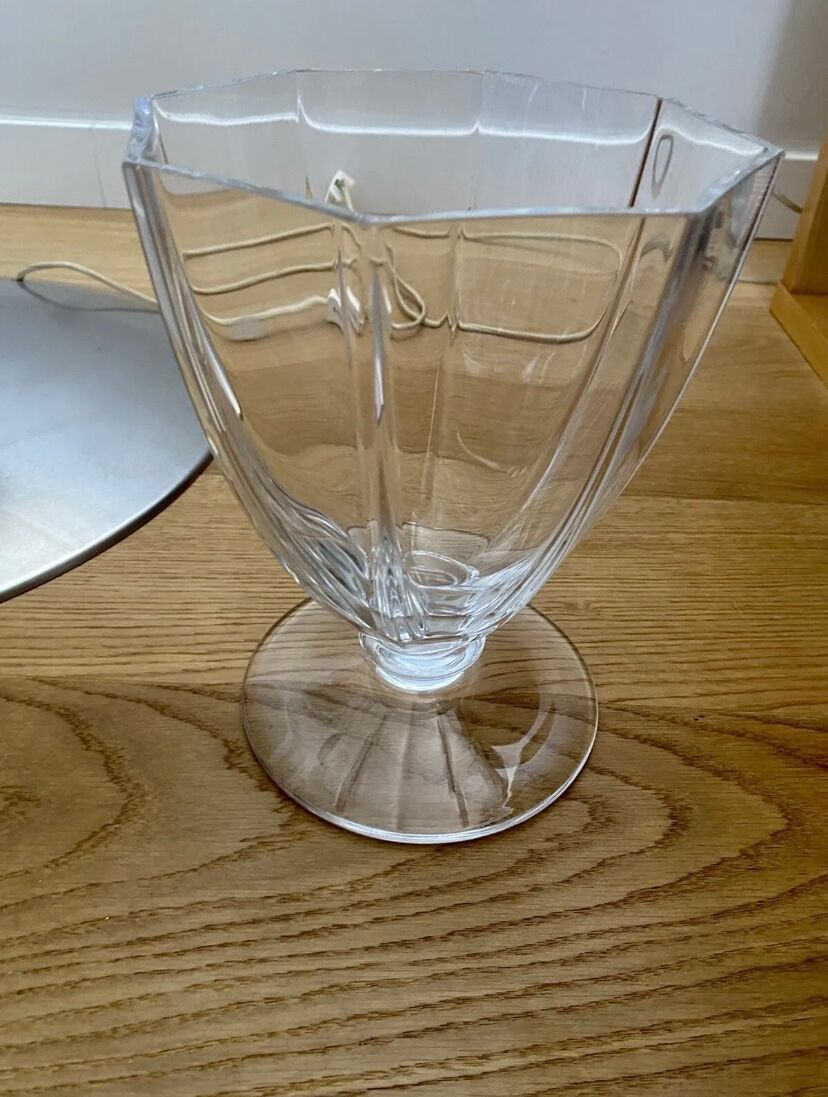 Vase cup on foot shower crystal of weaning old