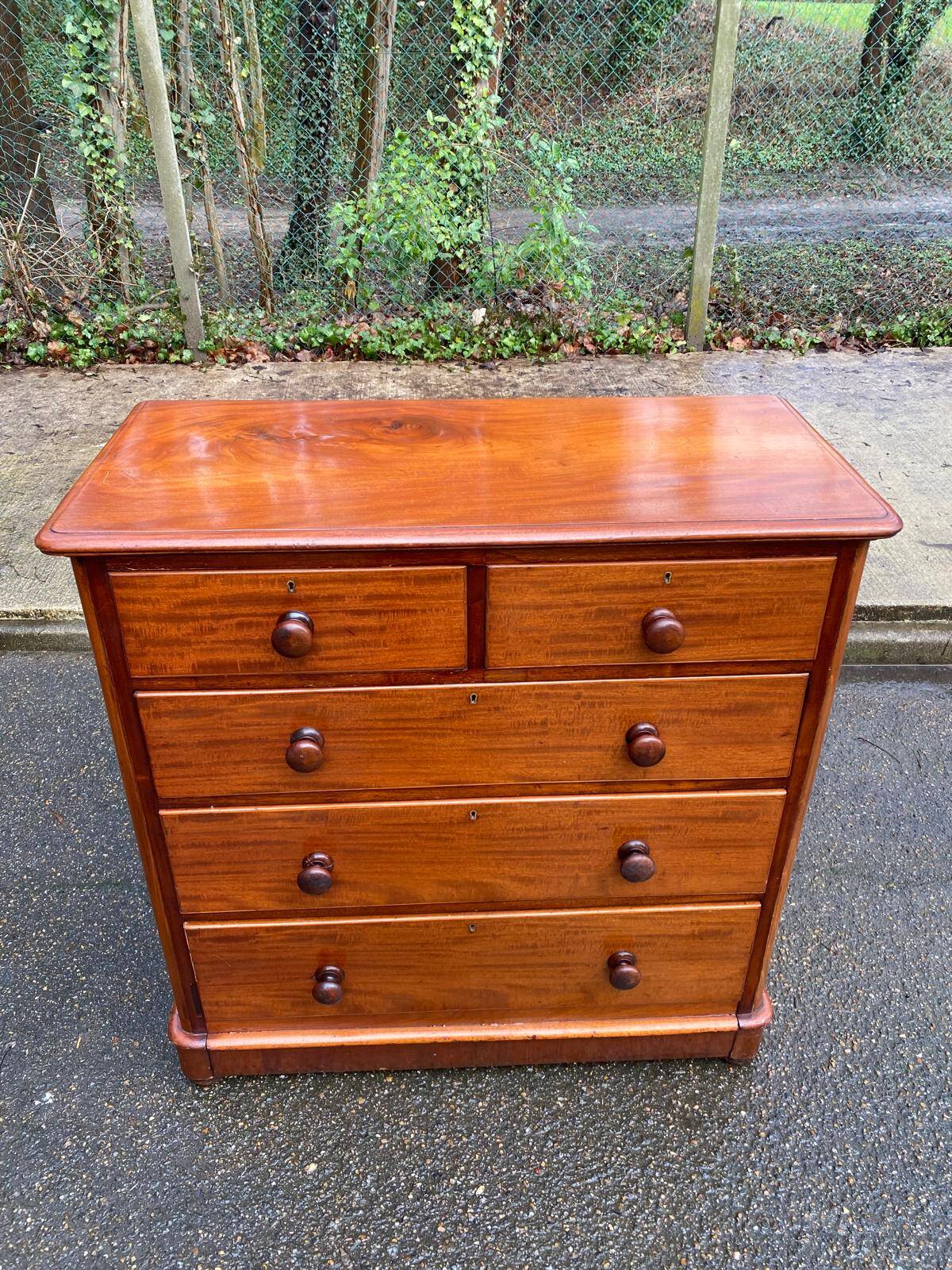 Victorian English commode in solid wood