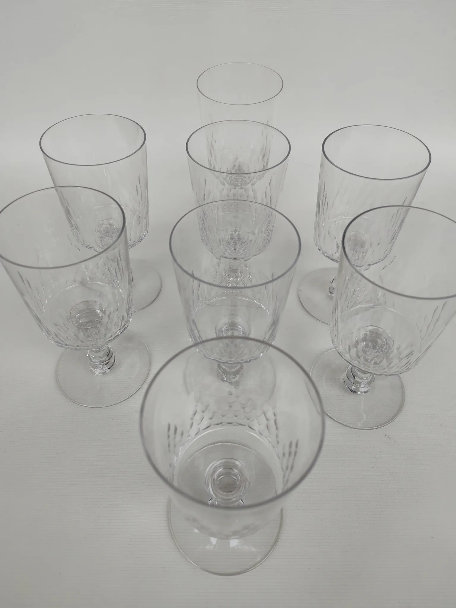 8 grands verres en cristal de Baccarat, modèle Champigny.