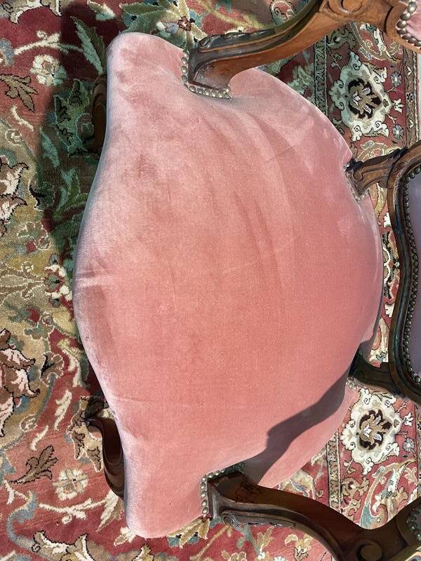 Fauteuil cabriolet de style Louis XV  velours rose