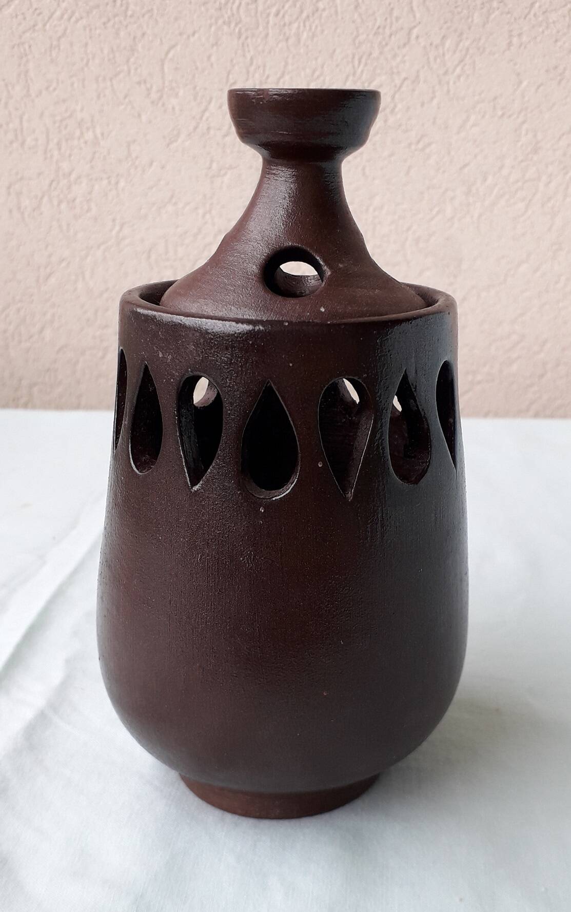 Stoneware tealight holder