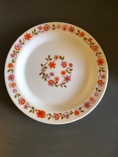 Lot of 8 vintage dessert plates 70