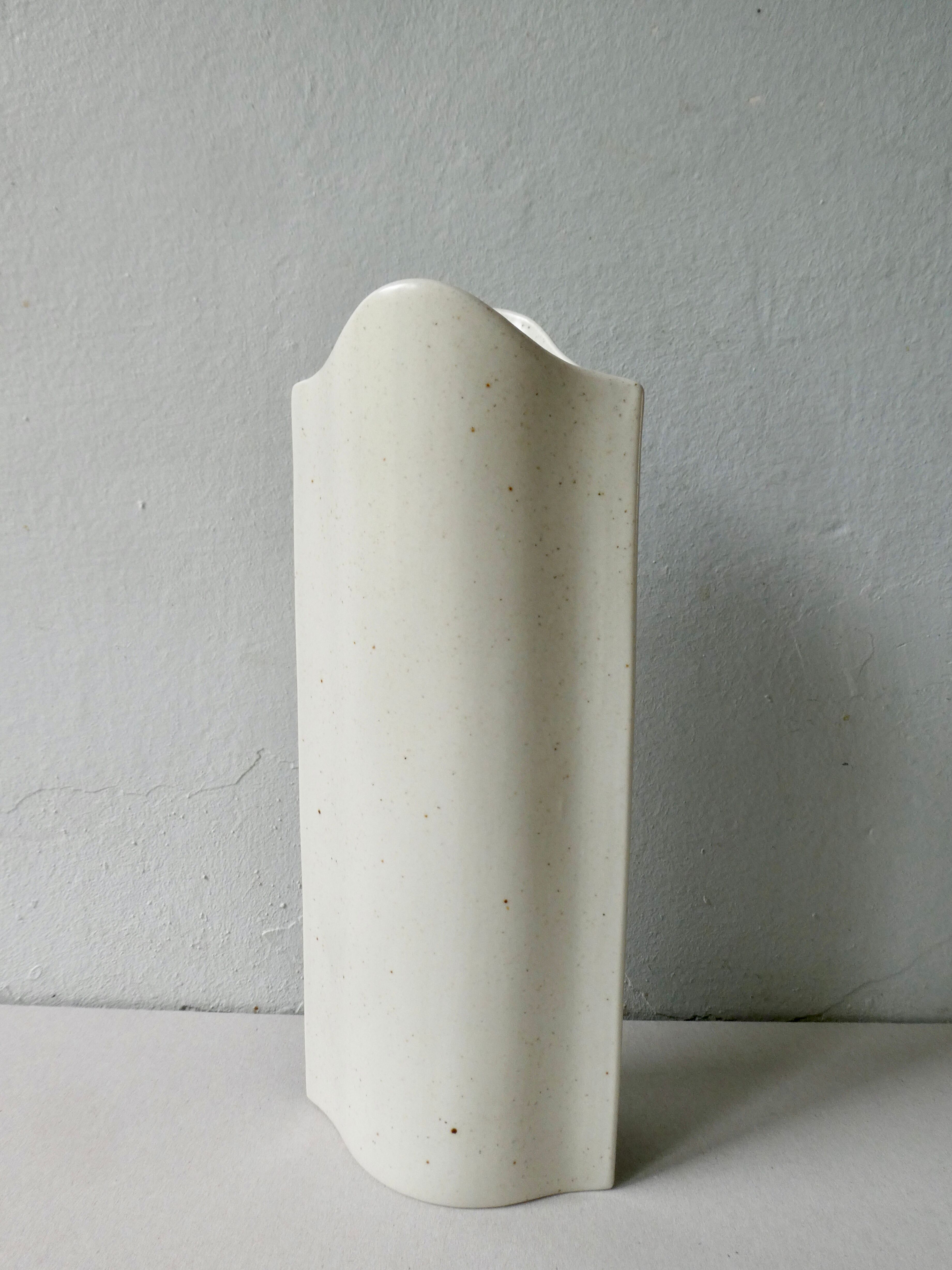 Vase en porcelaine de Virebent, décor paysage