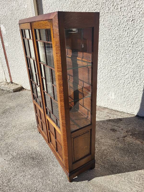 Petite vitrine bibliotheque a petits carreaux et marqueterie ancienne