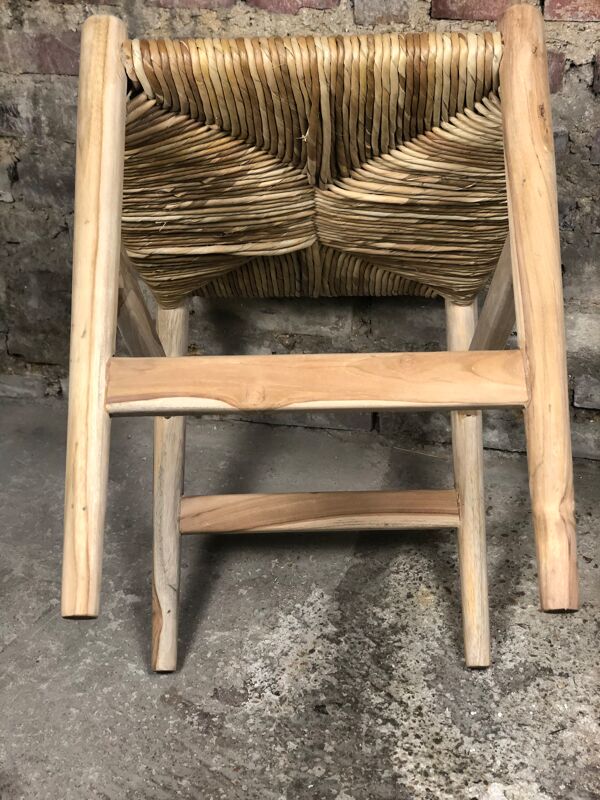 Tabouret paillé en teck brut