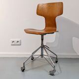 Office chair model hammer N°3103" by Arne Jacobsen