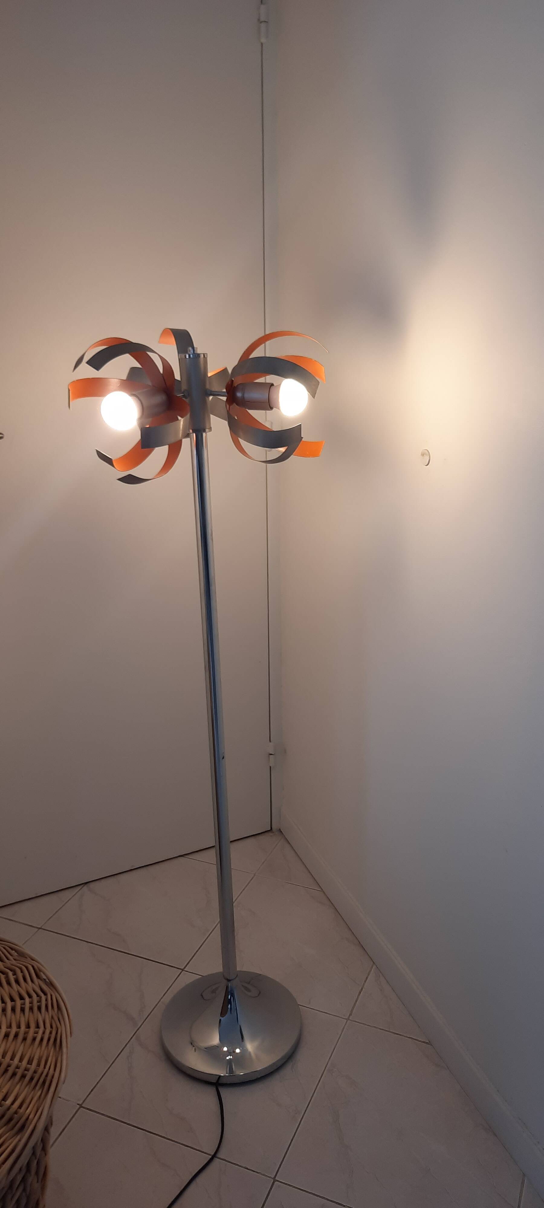 Oxar Space Age floor lamp with light flowers from the 70s.
