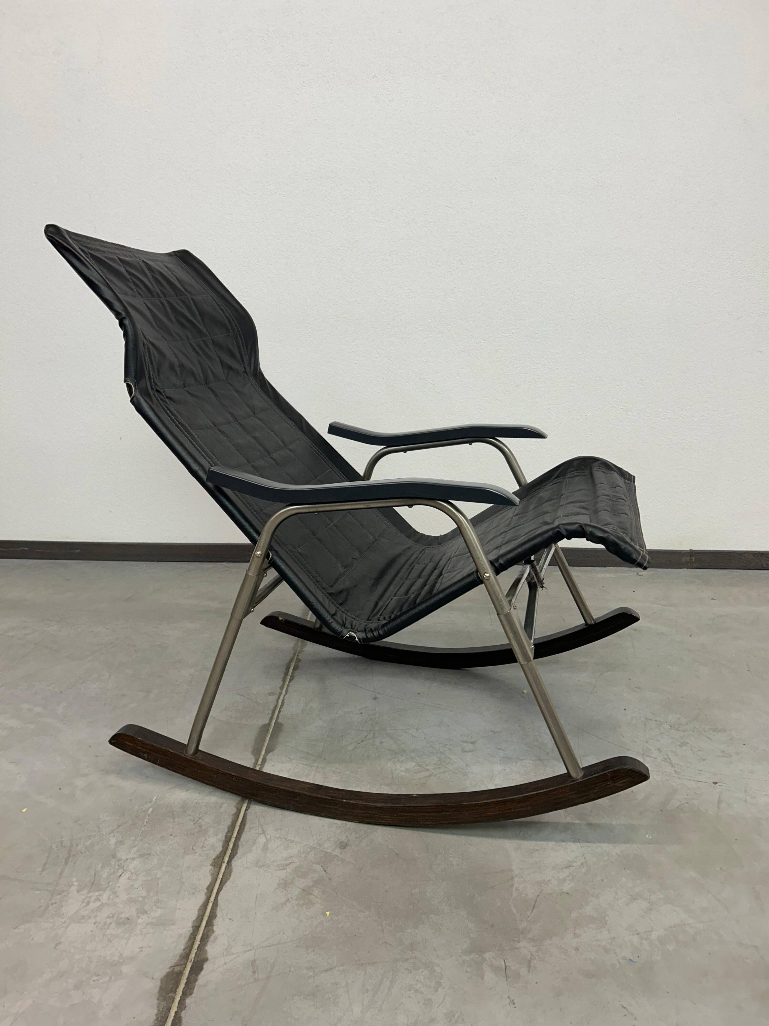 Japanese folding rocking chair by Nii Takeshi