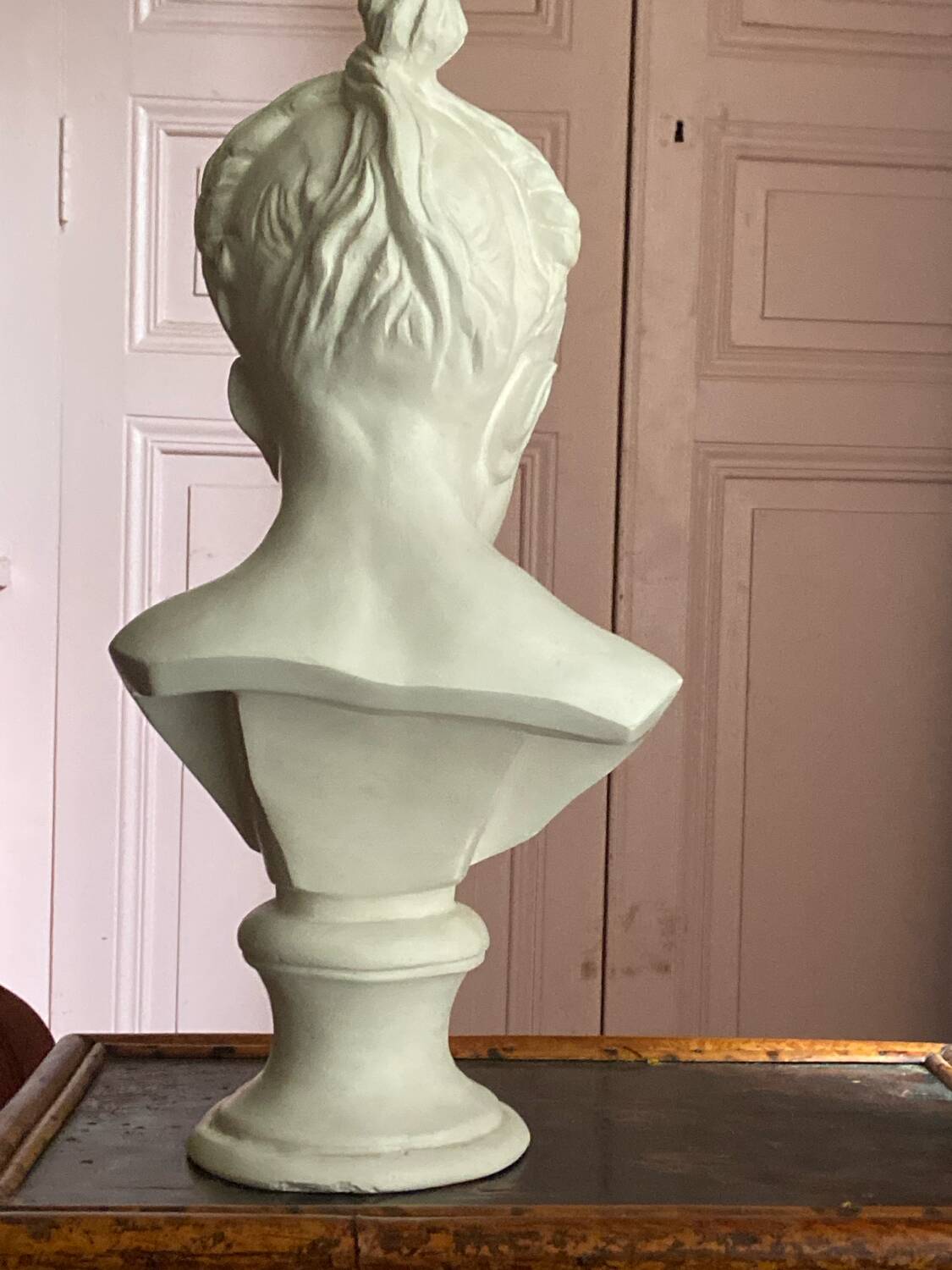 Sculpture en plâtre, buste d’enfant la boudeuse