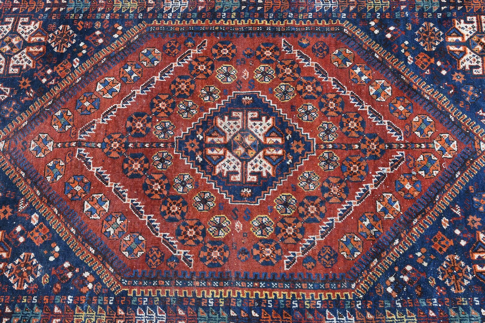 Carpet 197x141 cm