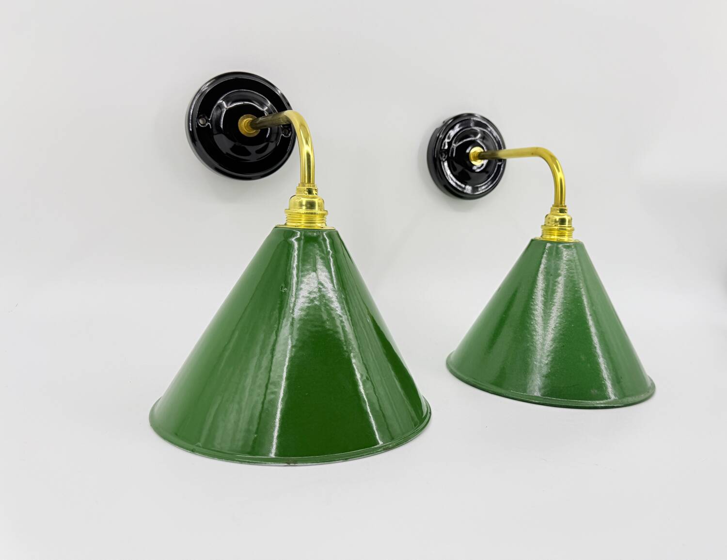 Enamelled sheet metal wall lights