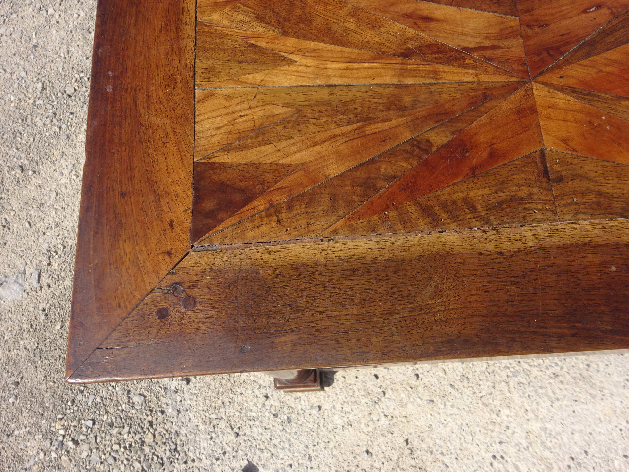 Buffet Empire, remarquable plateau en marqueterie