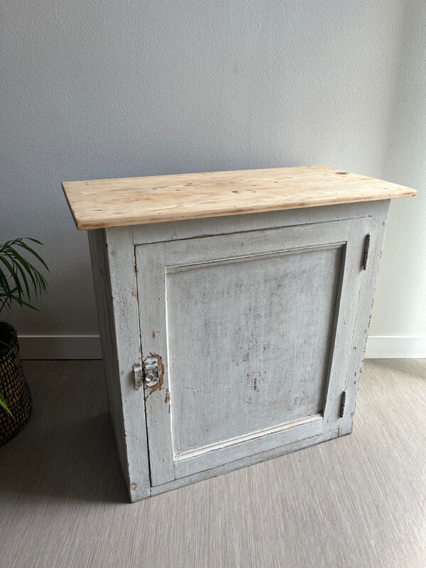 Ancien confiturier / petit buffet bois patiné