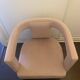 Fauteuil rose poudré