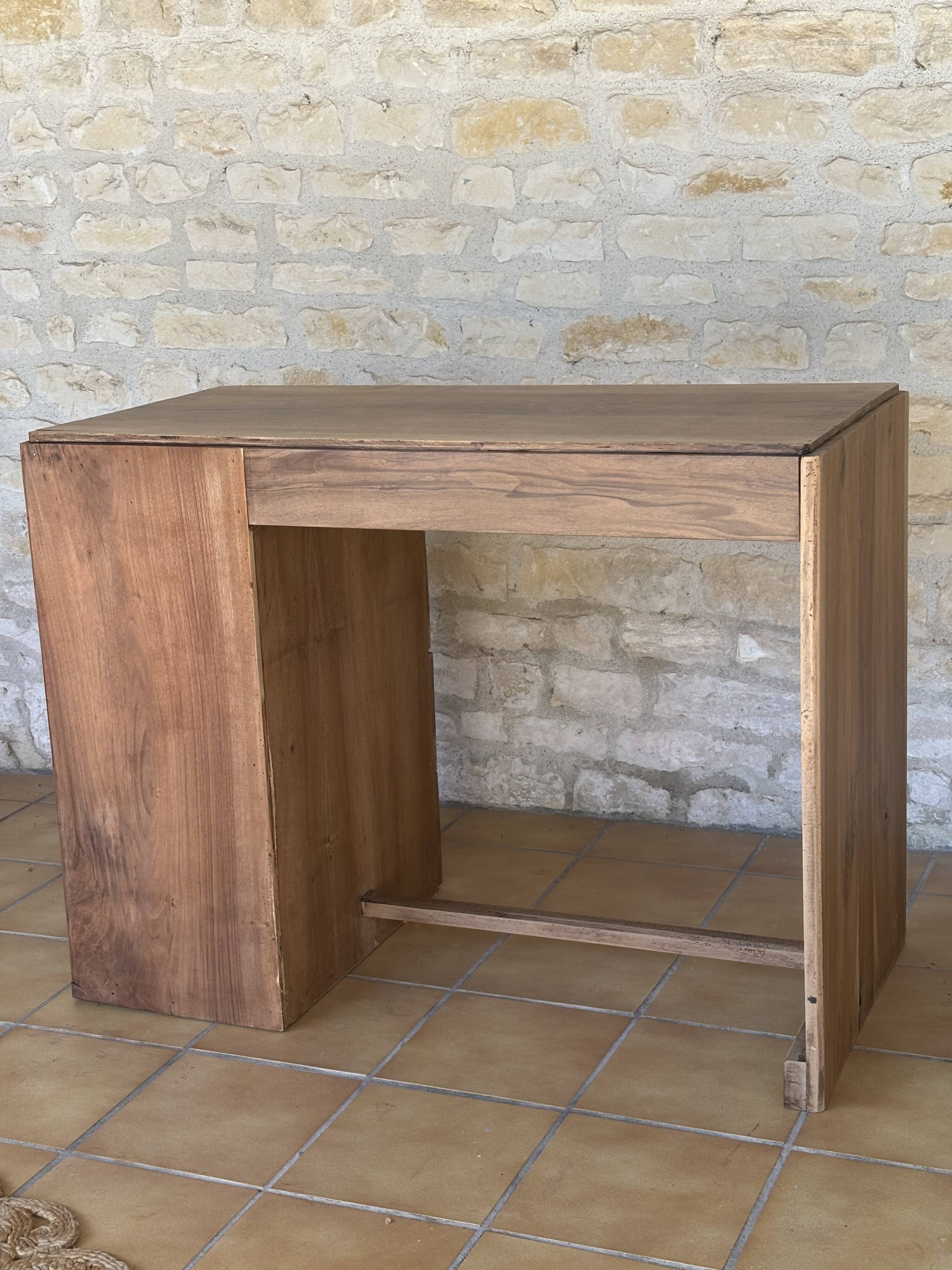 Bureau en noyer massif rénové 5 tiroirs