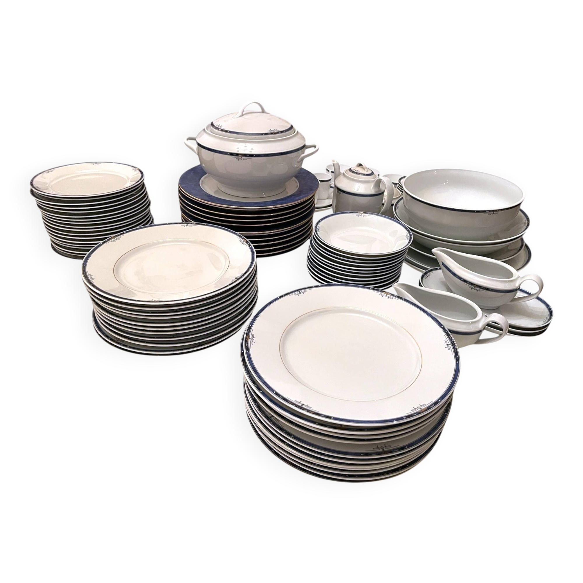 Tableware, complete 94-piece Limoges porcelain dinner service, 20th century