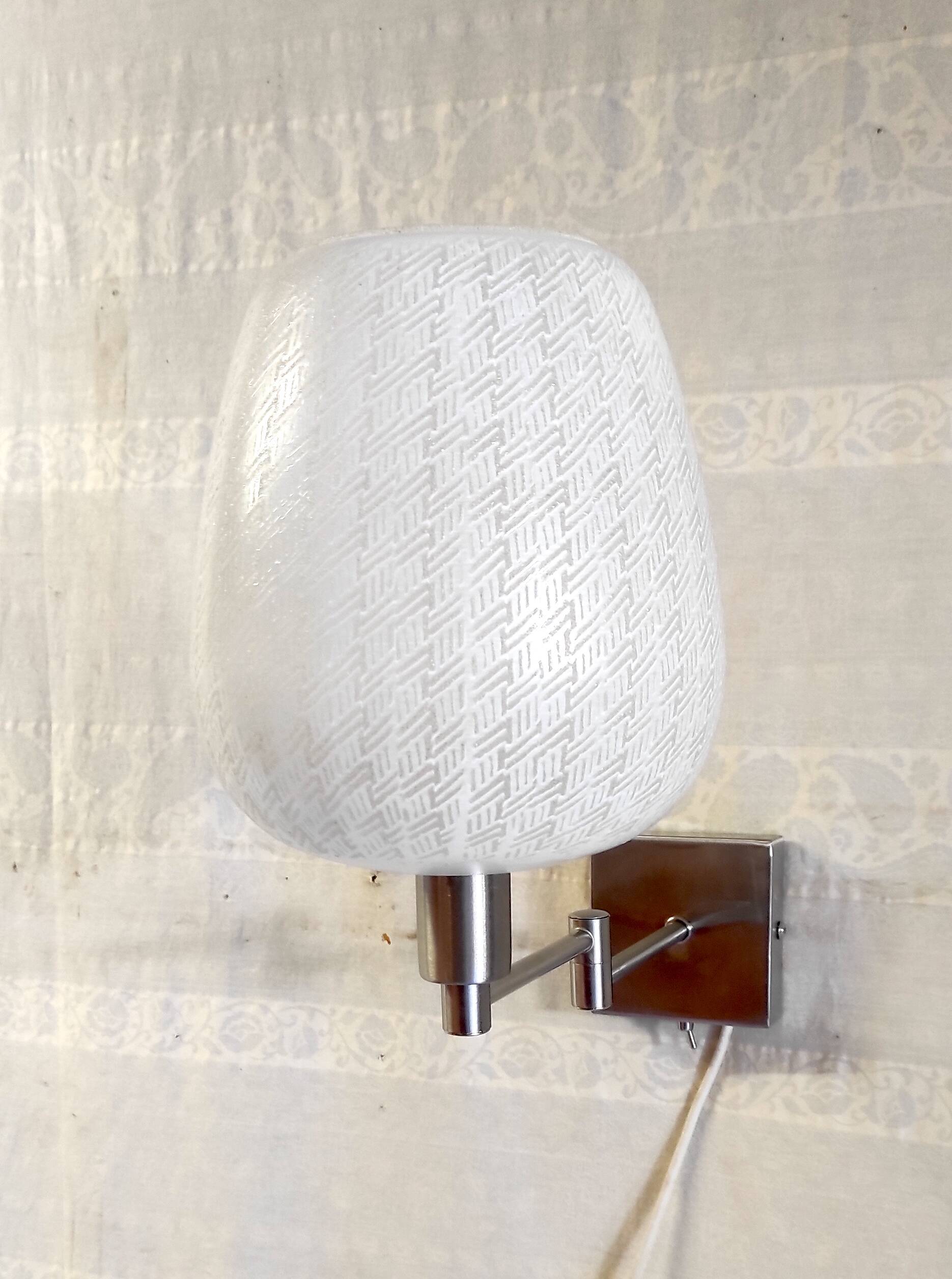 Wall lamp - reading light in chromed metal and opaline globe - 20th century