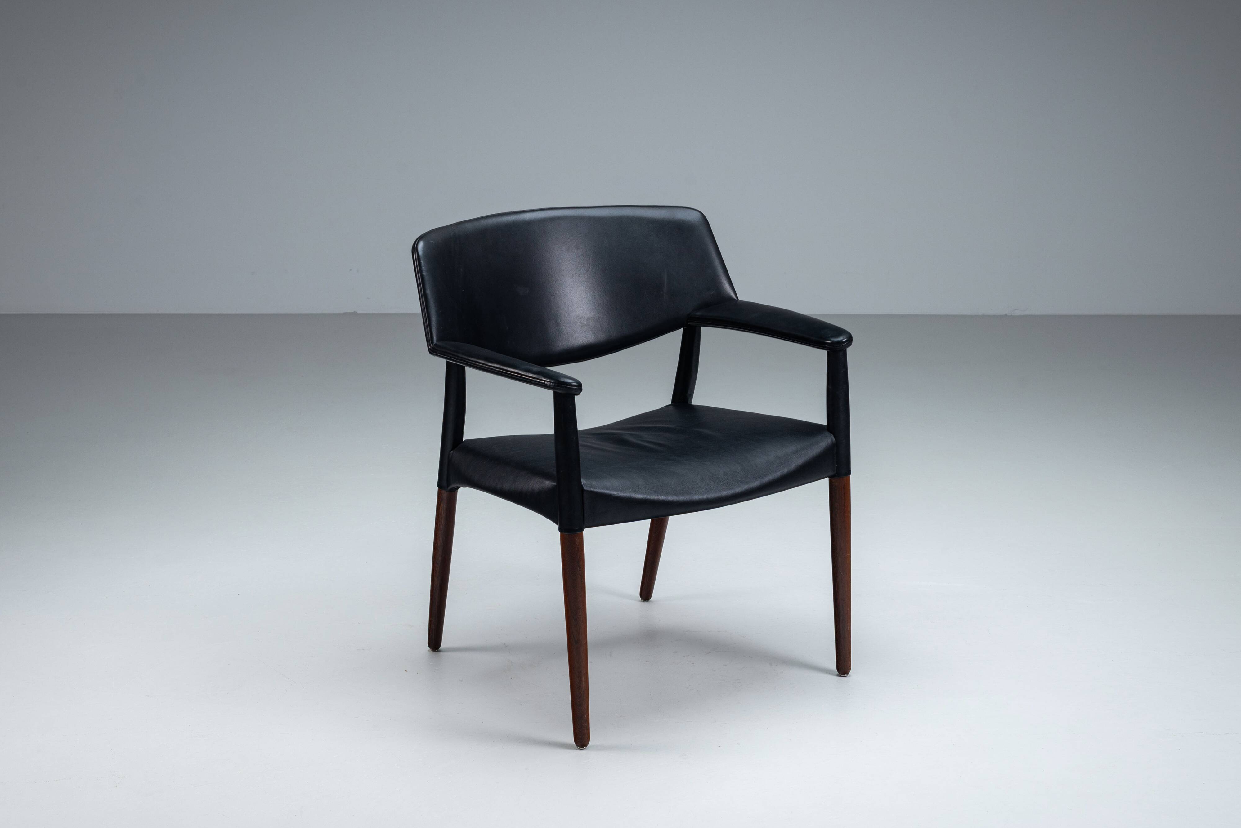 Mid-century armchair designed by Ejnar Larsen & Aksel Bender Madsen for Wil