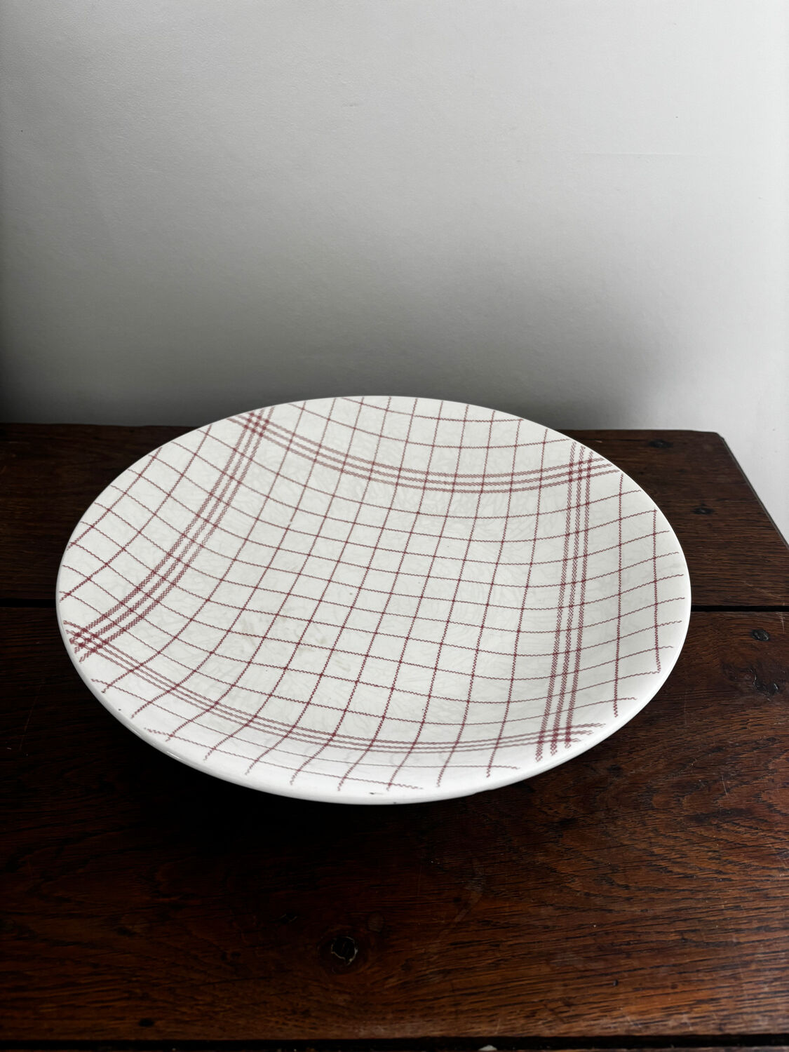Vintage shallow plate with towel pattern Gien