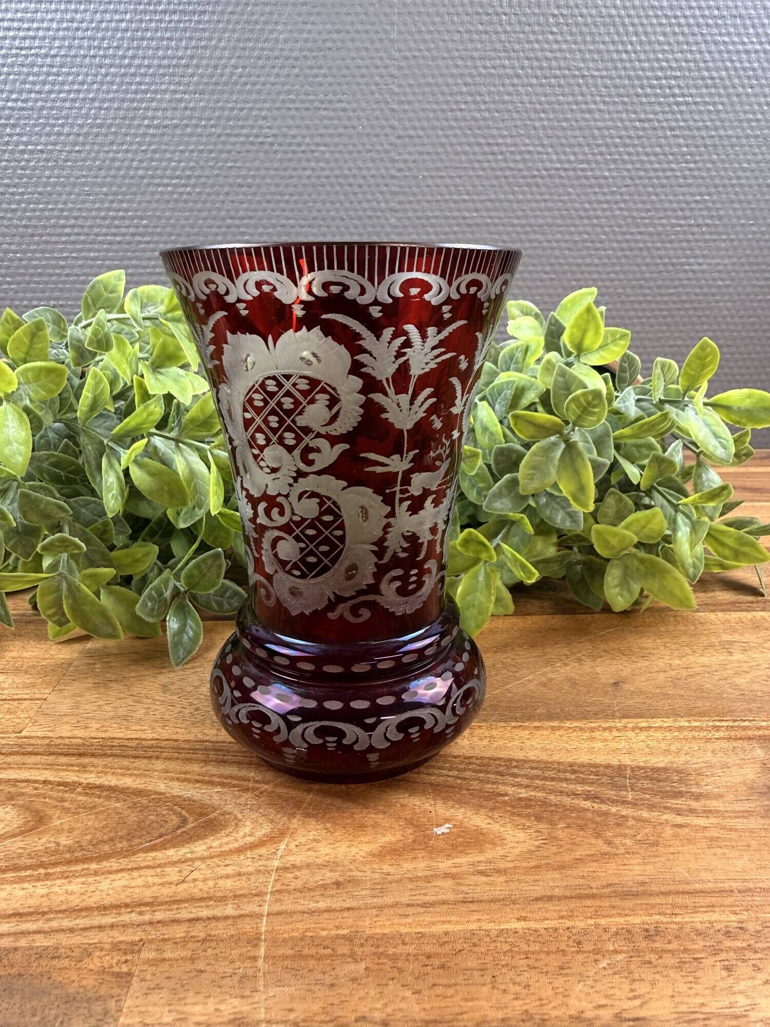 Hand-engraved red Bohemian crystal vase – Floral decoration