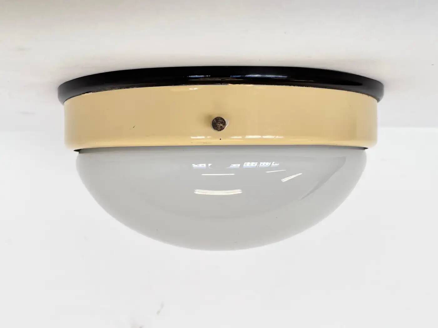 Paire de plafonniers ou appliques encastrées de style Bauhaus en bakélite, années 1940