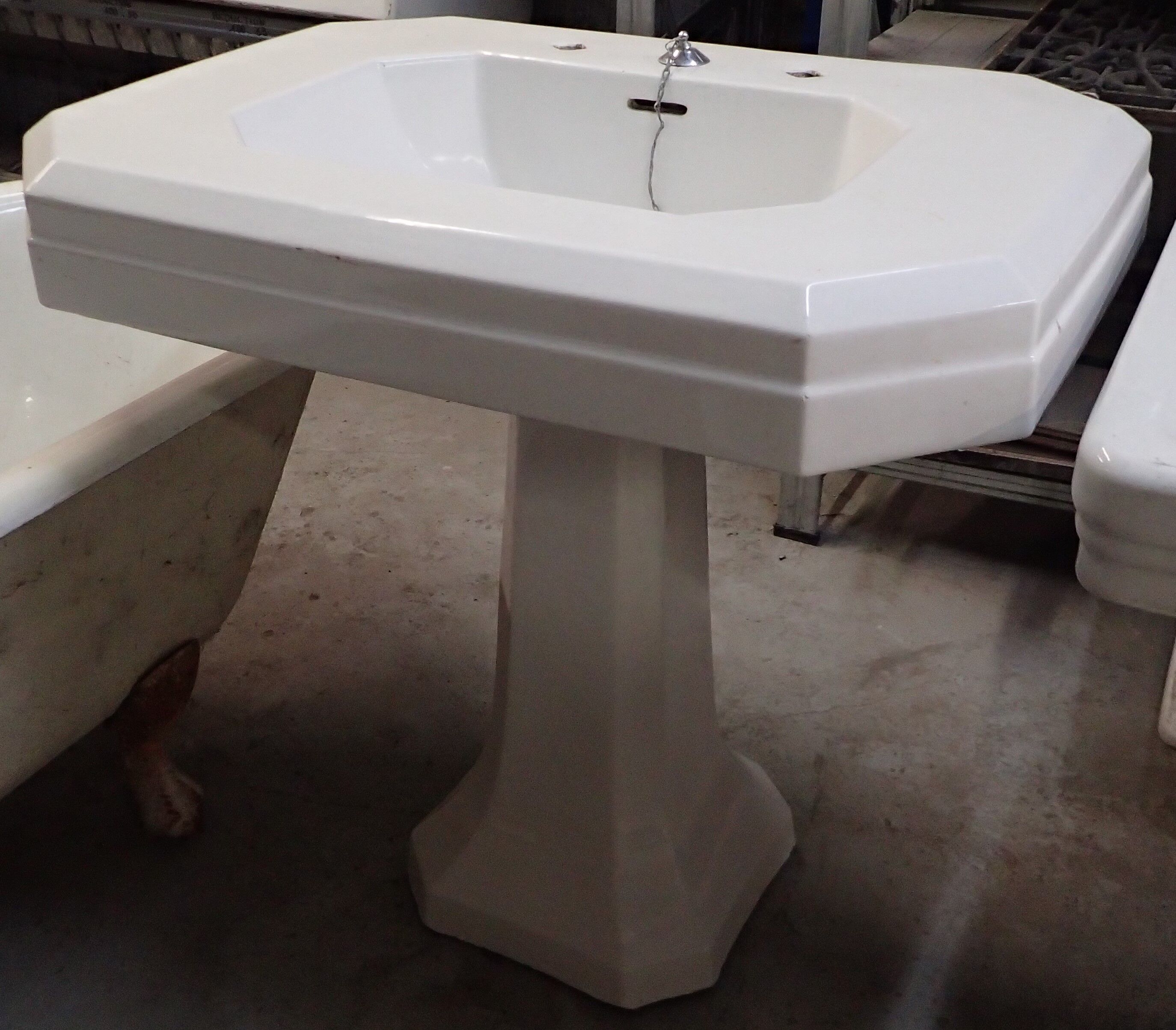 Sink, flared column at the bottom