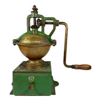 Coffee grinder counter Peugeot Frères early twentieth century cast iron and wood model A2