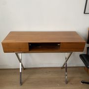 Bureau en noyer design années 70 marais international