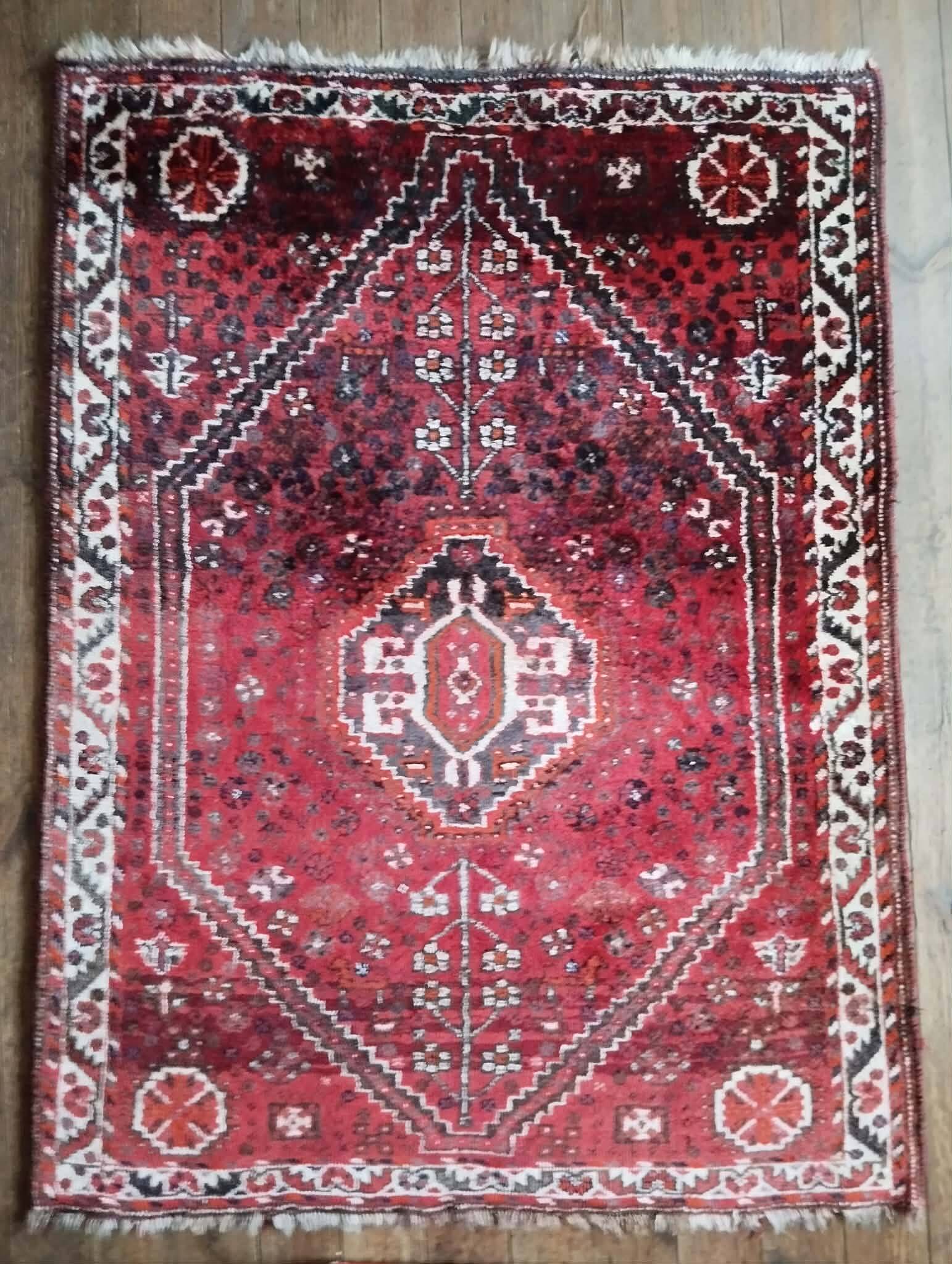 Handmade Persian Shiraz rug 160x120cm