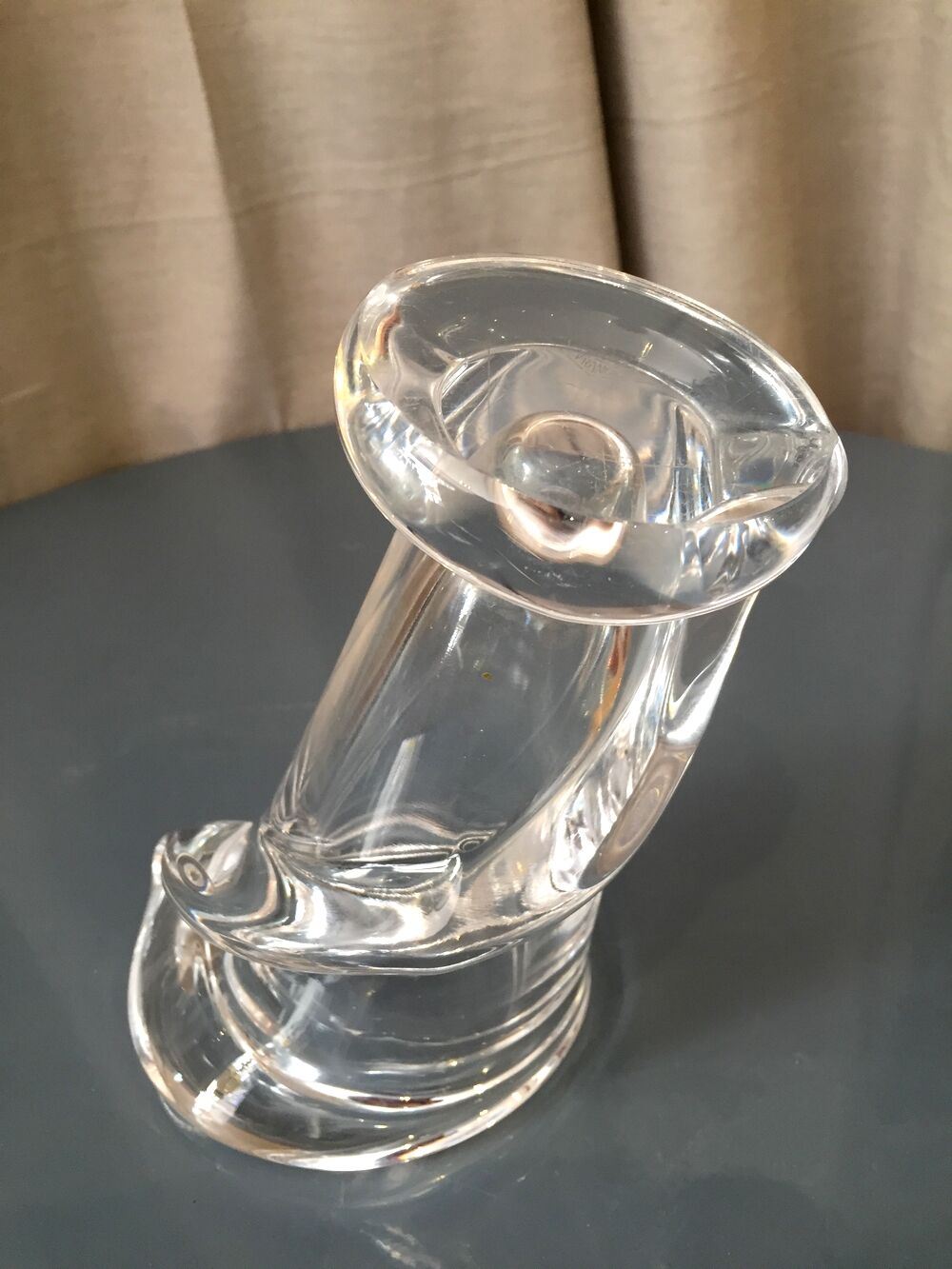 Crystal vase of torsadee shaped valves