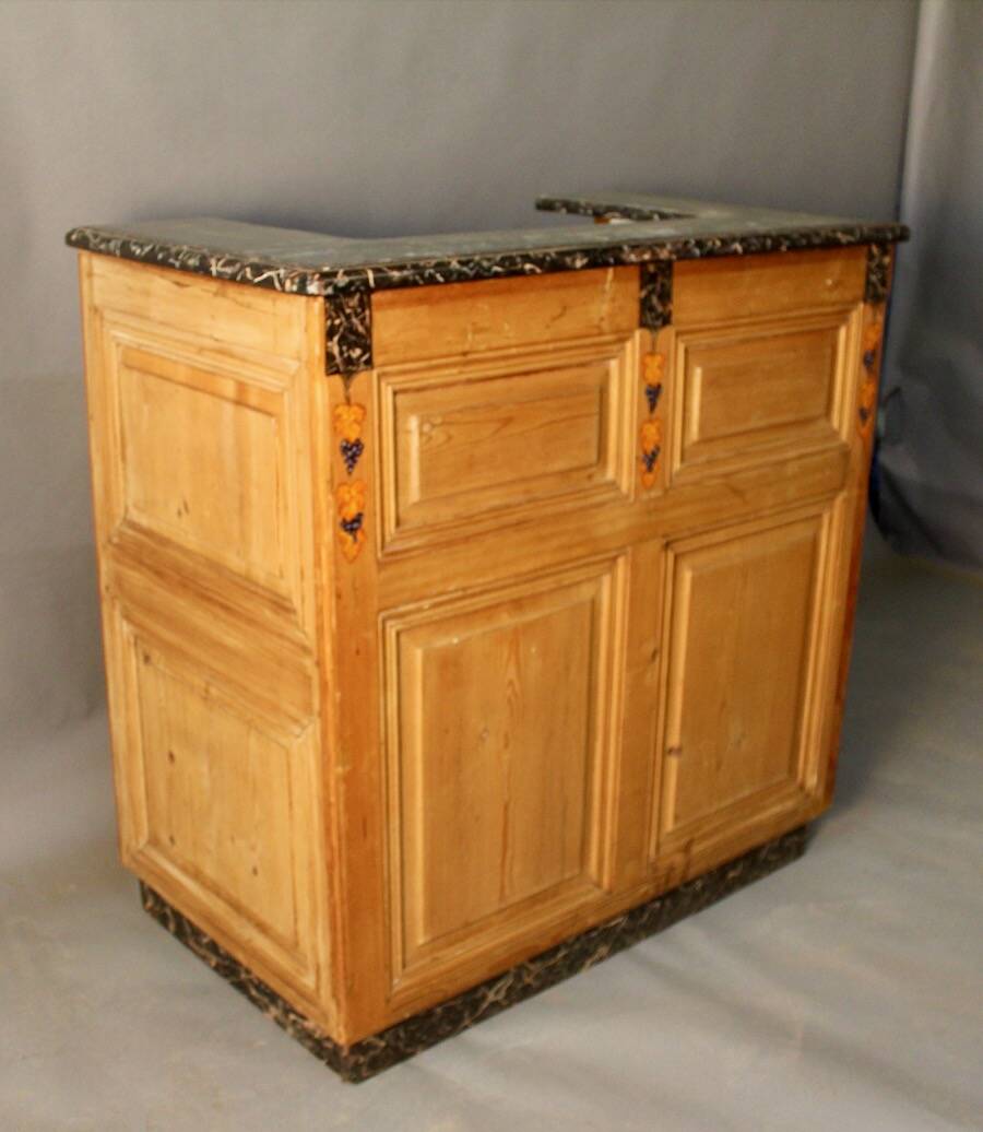 Counter bank with grape decoration