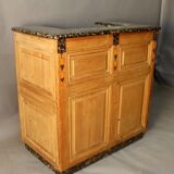 Counter bank with grape decoration