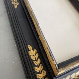 Painted wood glazed frame, to pose