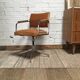 Chaise de bureau pivotante restaurée velours ocre