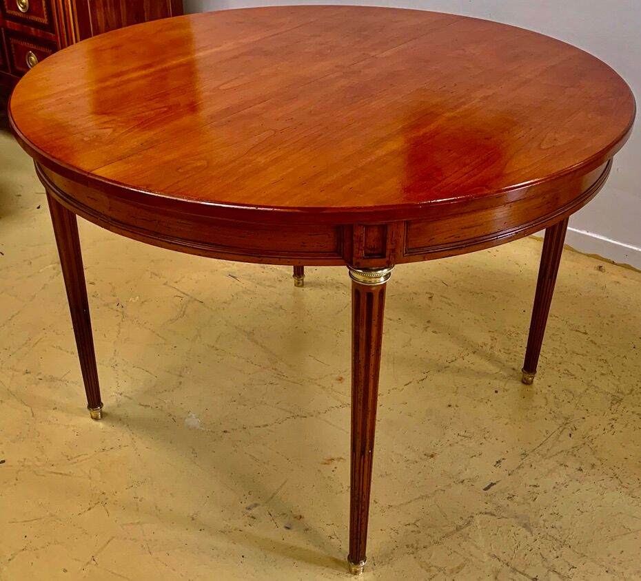 Louis XVI style table in cherry with 2 extensions